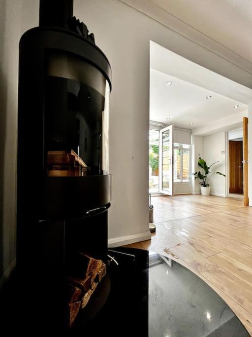 Вілла Entire Modern House In Tamworth - 2 Double Beds + Free Parking Екстер'єр фото