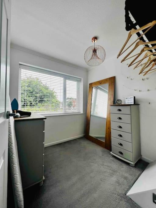 Вілла Entire Modern House In Tamworth - 2 Double Beds + Free Parking Екстер'єр фото